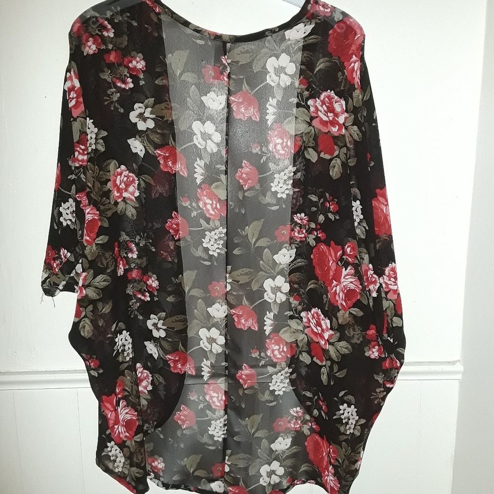 Size SMALL. Women's black kimono with red roses